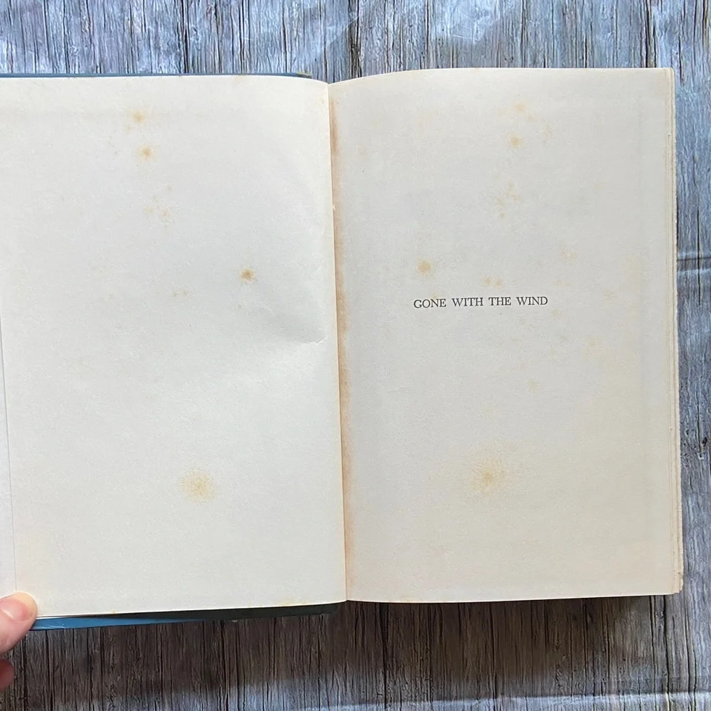 Vintage Classic 'Gone with the Wind' Book copyright 1964 (second printing)
